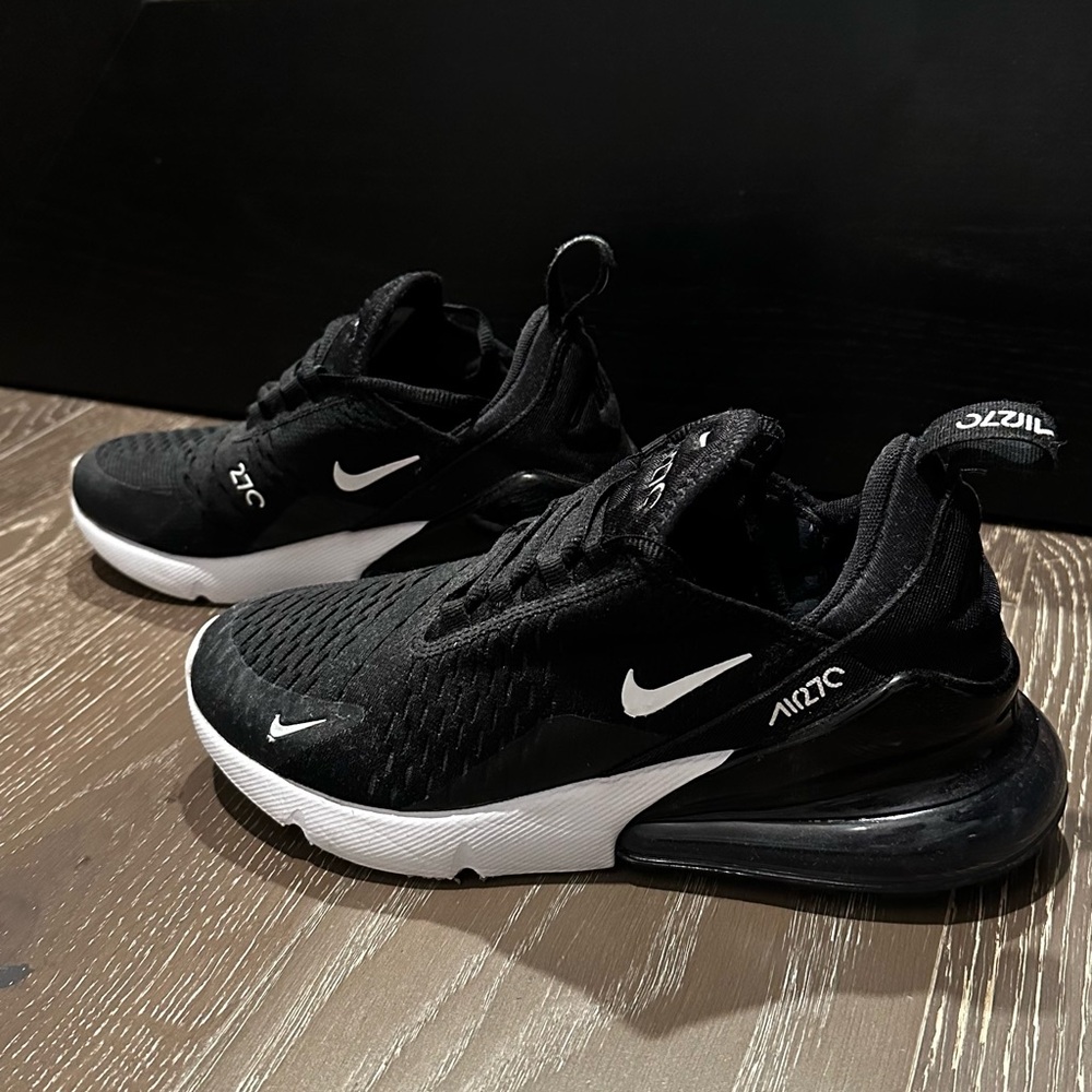 AirMax 270 Black and White Size 7 Women’s